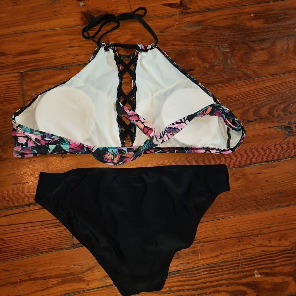 Two Piece Swim Suit Set - Picture 4 of 4